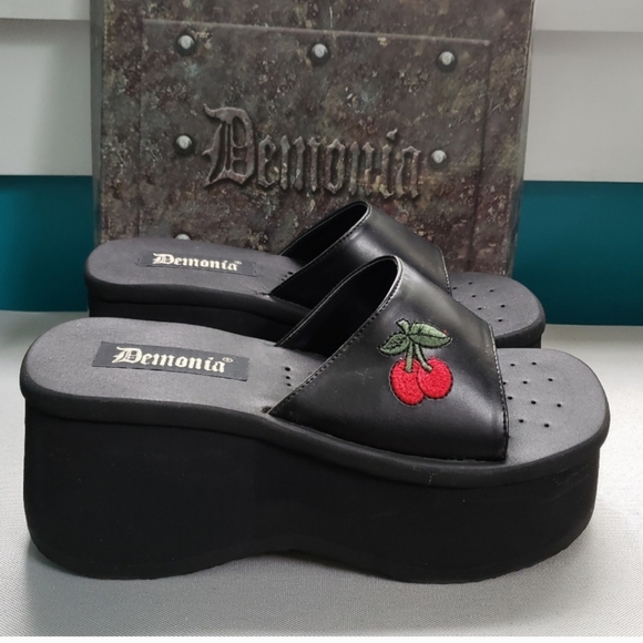 Brand New Demonia Funn Sandals - Picture 1 of 7